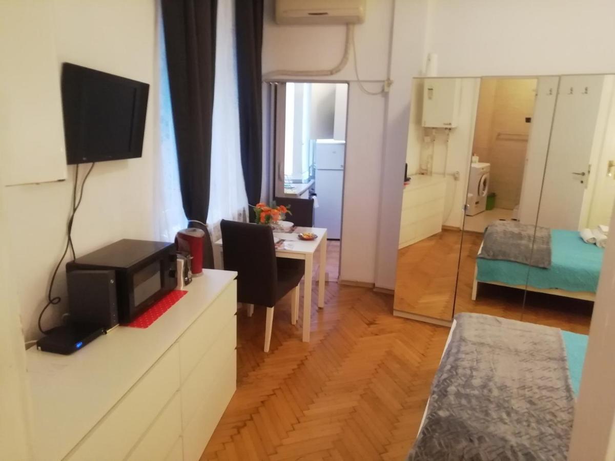Studio Ultracentral Universitatea ブカレスト エクステリア 写真
